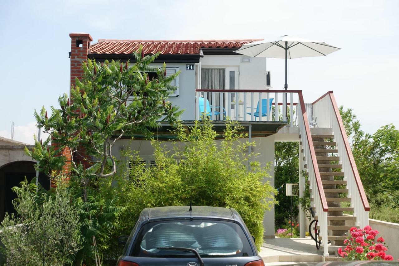 Apartman Joy Nin Exterior photo